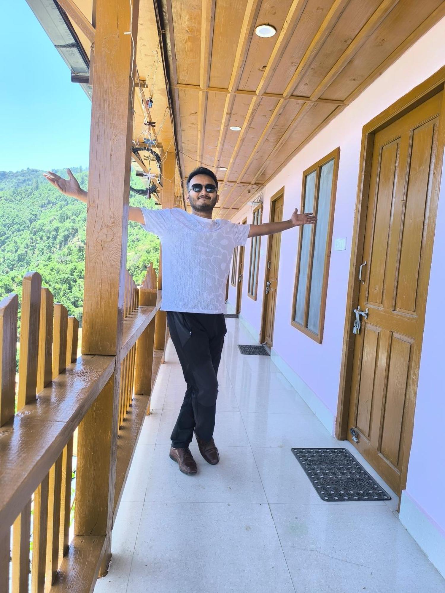 Veda Inn Chakrāta Exterior photo